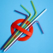 Nhật Bản cấm dùng ống hút, dao nhựa trong cơ quan chính phủ